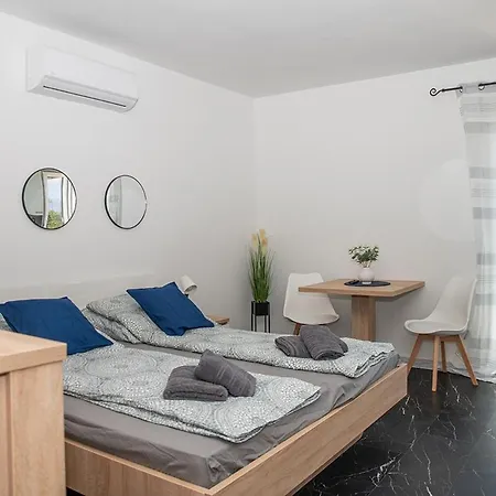 ホームステイ Laki Rab App