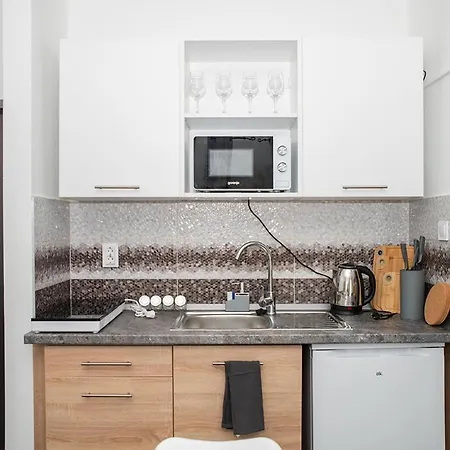 Laki Rab App ホームステイ *