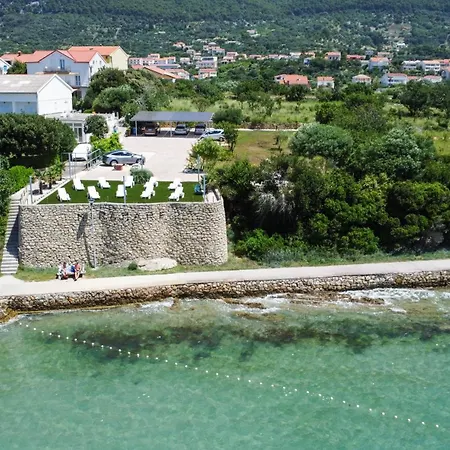 Laki Rab App ホームステイ *